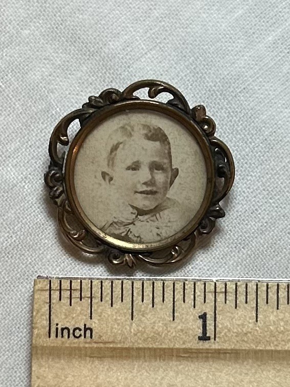 Antique Victorian Mourning Brooch Memorial Frame Photo Pin