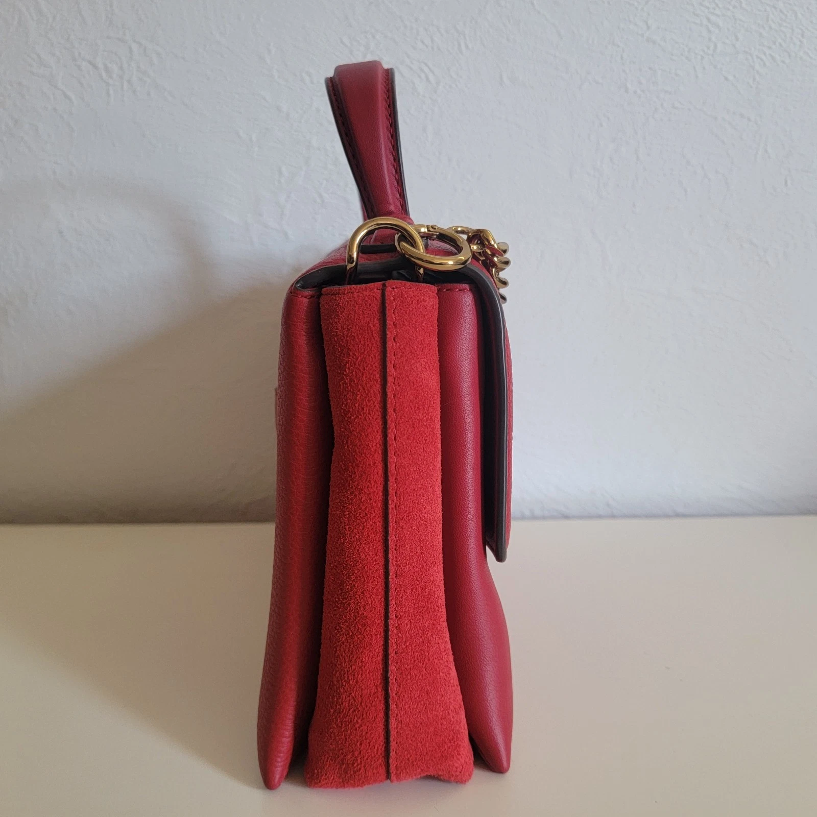 Borsa a tracolla convertibile Tory Burch Kira Red Pebble camoscio pelle liscia catena