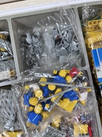 LEGO 6075 Classic Castle Yellow Castle New and Sealed from 1981