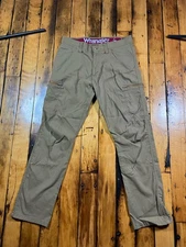 Wrangler ATG Men’s 32x30 Pants Cargo Outdoors Tan Hiking Zip Pockets