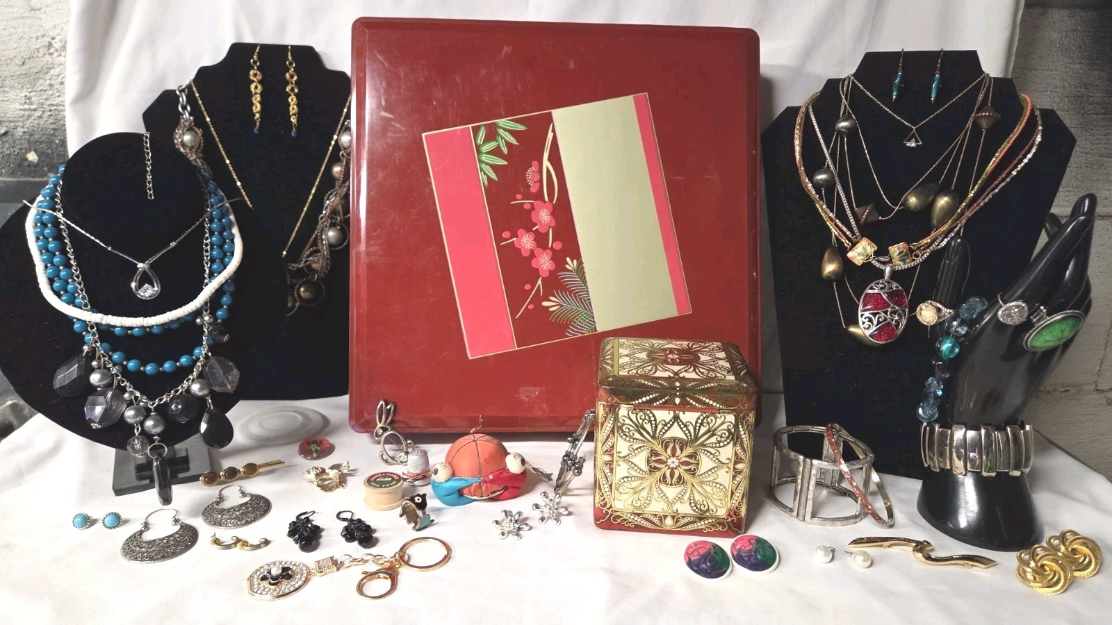 Grandma's estate; jewelry, trinkets, & extra fun junk! Lot #134