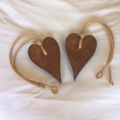 Pair Of Handmade Dark Wooden Long Heart Curtain Tie Backs With Jute Rope Tie - 第 4/5 張圖片