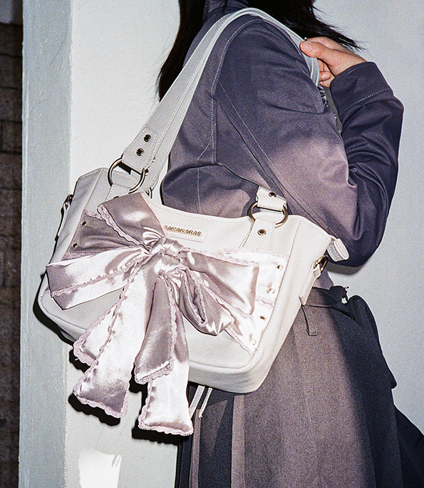 ★IUGAMAKARAS★Laced Ribbon Shoulder Bag MUSINSA | IUGAMAKARAS Laced Ribbon Leather Shoulder Bag (Black)