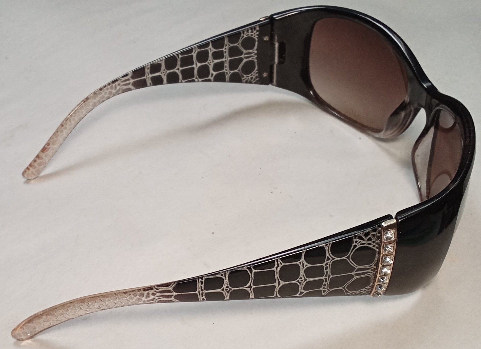 Trendy Unbranded China-Made Sunglasses for Style & UV Protection-image