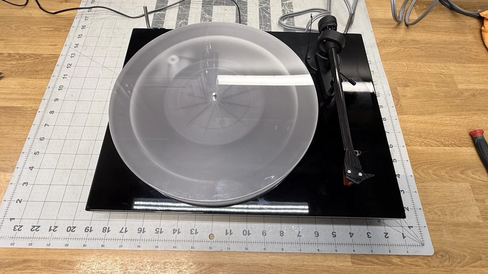 Pro-Ject Debut Carbon EVO Turntable + ORTOFON Red 2M Cartridge + Acrylic Platter - Image 4 of 4