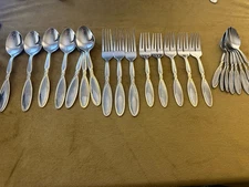 Cambridge Eclipse 22  Pieces With Gold Accent Twist