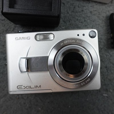 Casio Exilim EX-Z40 Digital Camera 4MP 3X Zoom FOR PARTS Charger