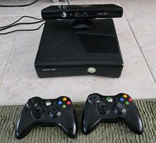 Xbox 360 Console Bundle With Kinect Sensor  2 Controllers  Games