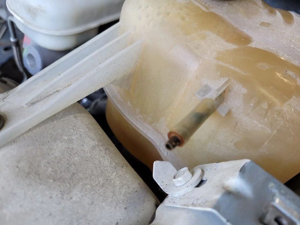 2007-2011 CADILLAC STS Coolant Reservoir 15882261 07-11 Foto 3 de 4