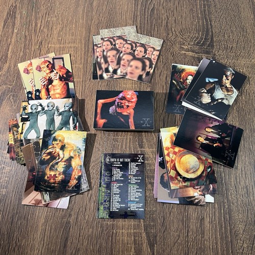 X Files - 500 Trading Card Lot - Series 1 & 2 Etched Hologram Foil-Stamped 1996 - Picture 17 of 23