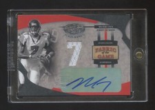 2005 LEAF CERTIFIED MICHAEL VICK AUTOGRAPH GAME JERSEY #D 2/7 FABRIC OF THE GAME