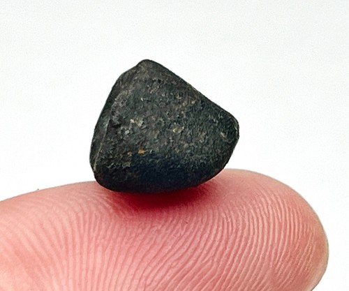 CHELYABINSK 1.872g Meteorite, Individual stone, fresh fusion crusted, A+ quality - Picture 17 of 21