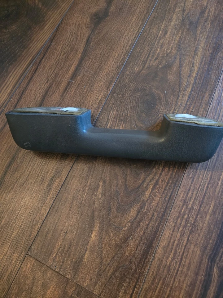 Mazda B2200 serie B 1986-1993 OEM puerta lateral del conductor tirador brazo reposabrazos manija gris Foto 3 de 3