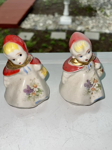Vintage Hull Pottery Little Red Riding Hood Salt and Pepper Shakers 3.5” (SP)
