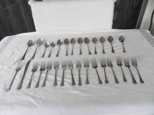 QUALITY 29 PIECE~~ ROGERS STAINLESS FLATWARE~CLEAN!!!! - Picture 13 of 13