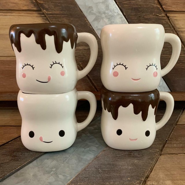 hot chocolate mug with marshmallows