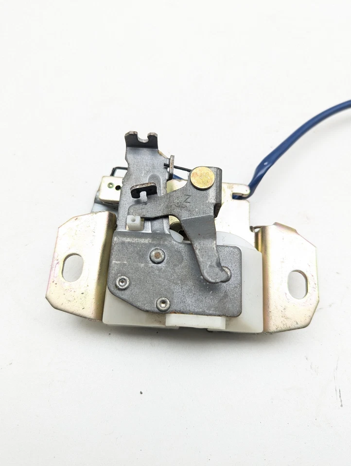 Atuador de trava de porta traseira 91-99 Mitsubishi 3000GT porta elevatória porta-malas 92 93 94 95 - Imagem 3 de 4