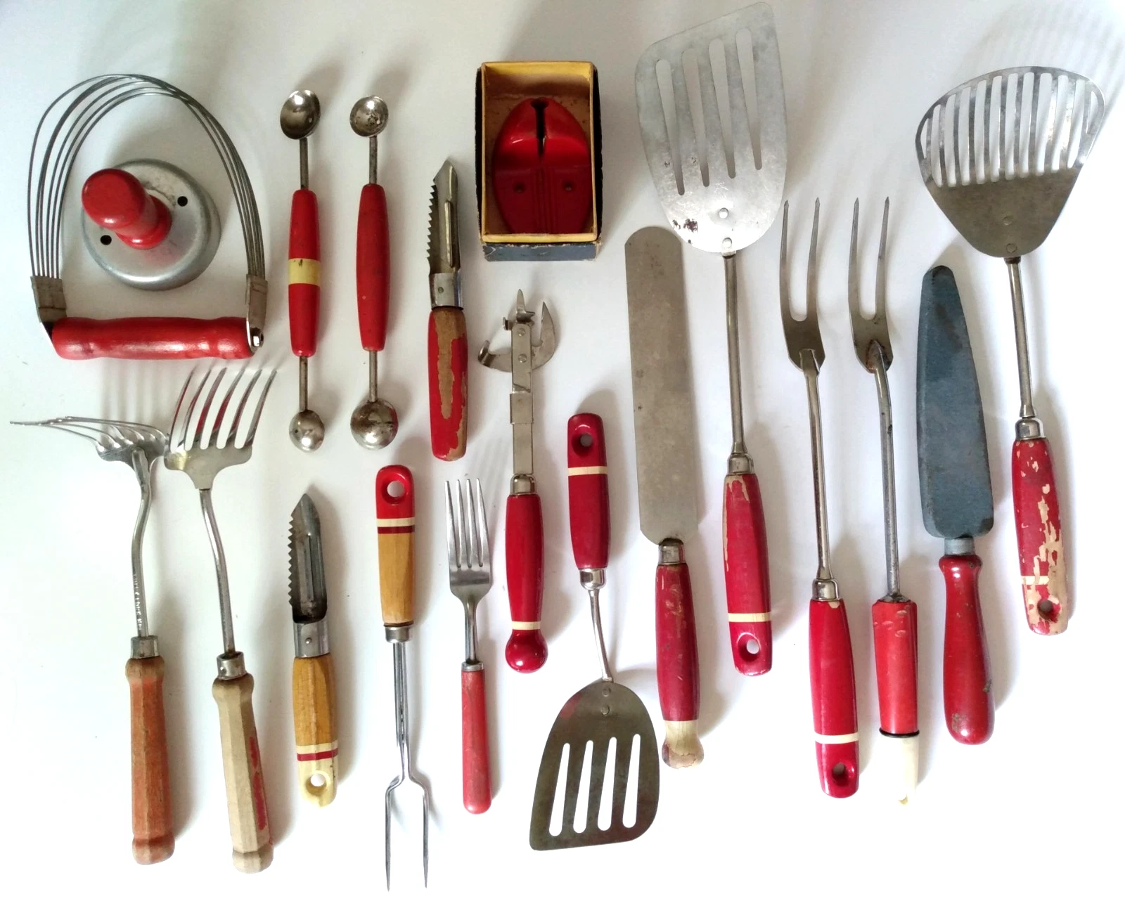 20 Vtg Kitchen Utensils A&J Ecko Androck Red Wood Handles USA Farmhouse Gadgets