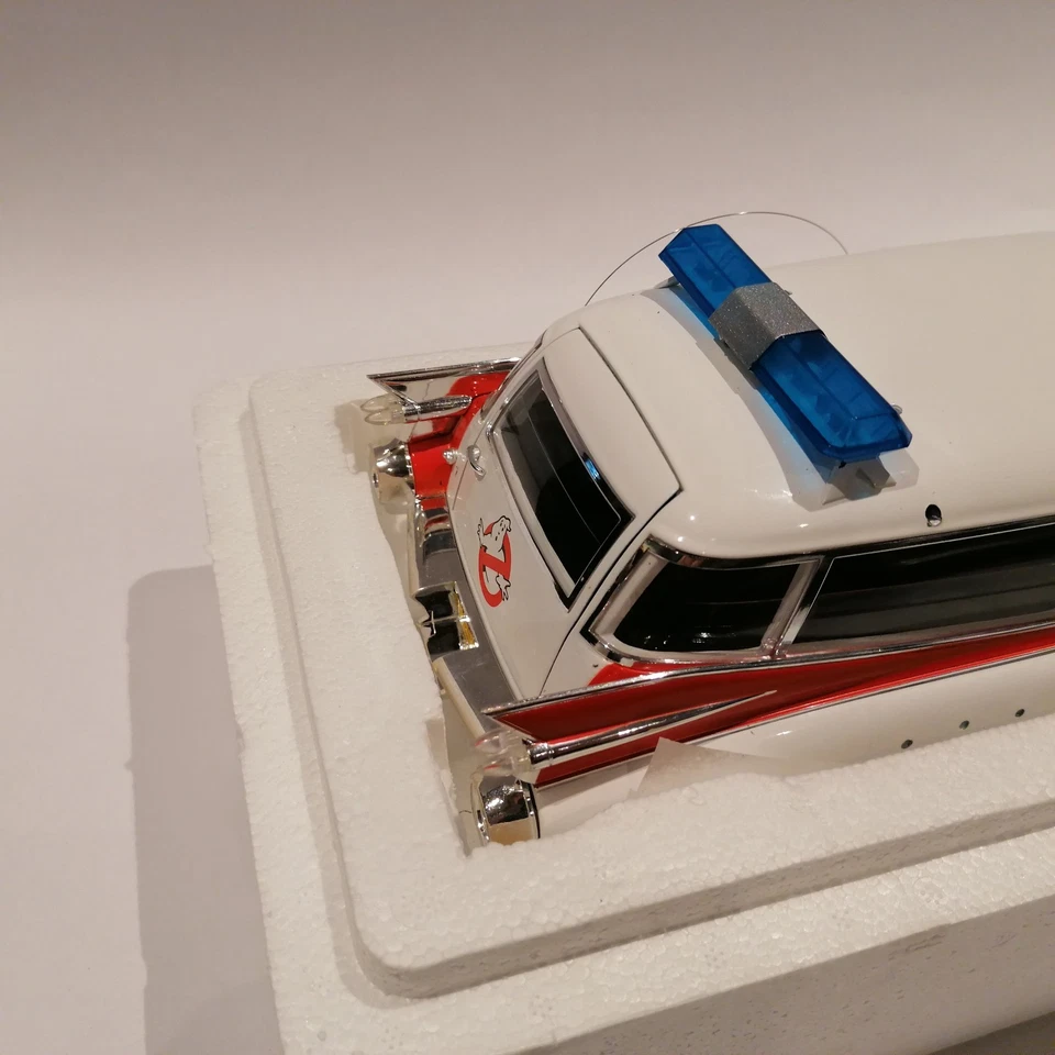 Ghostbusters ECTO-1 Hot Wheels 1:18 en caja Foto 3 de 4