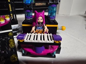 KPop Demon Hunters Mira Rumi Zoey Minifigures & LEGO Friends 41105 Stage LOT