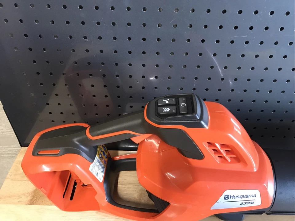 Soplador de hojas portátil Husqvarna 40V 230iB (sin batería ni cargador) Foto 4 de 4