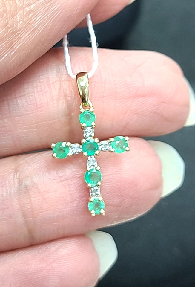 DEAL! 0.40 CTW GENUINE EMERALD & DIAMONDS CROSS PENDANT CHARM IN 14K GOLD 20MM - Image 2 of 4