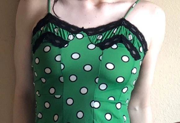 Vestido sin mangas vintage Jean Paul Gaultier Target en encaje negro a lunares verdes - S Foto 2 de 4