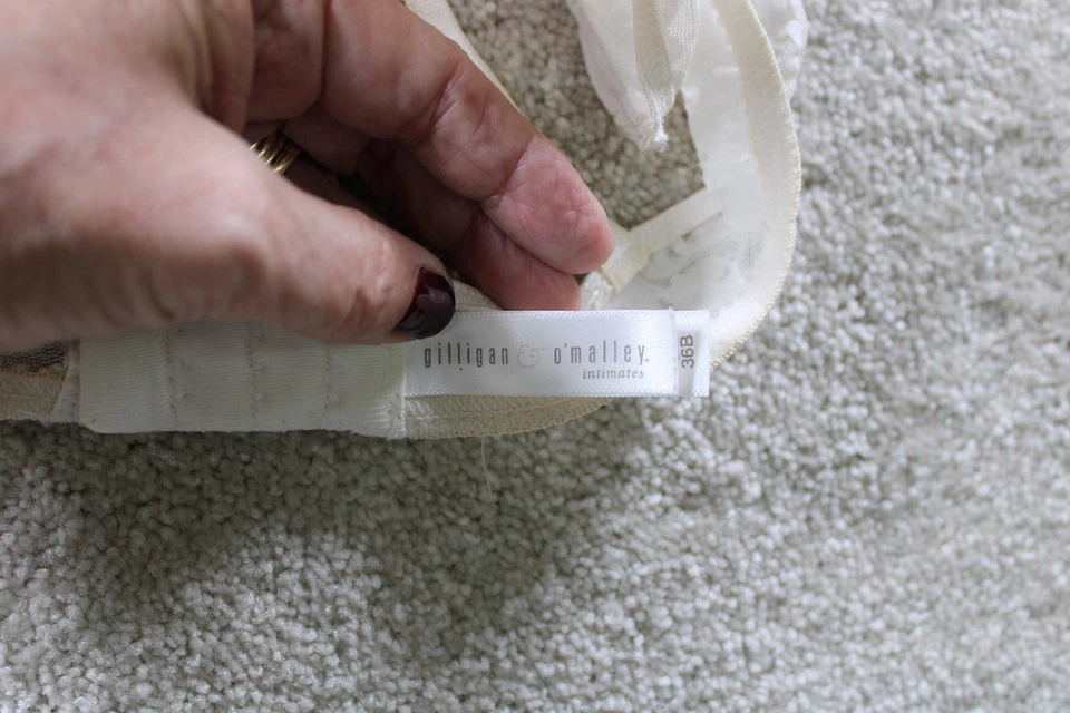 Sujetador con aros de encaje marfil 36B Gilligan & O'Malley para mujer Foto 2 de 4