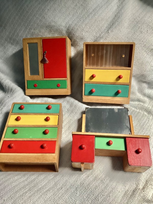 Circa 1950 Japanese Wood  Doll Wardrobe 4 Piece Rare Set Excellent 8-10” Dolls