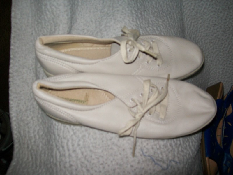  WOMENS SZ. 8 1/2 TAN GASSHOPPERS 