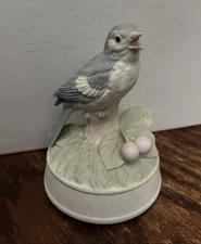 Vintage Crowning Touch Collection Bird Porcelin Music Box (damaged)