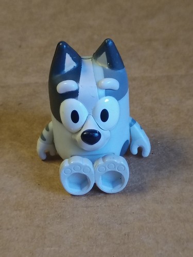 Bluey Cousin MUFFIN 2" Poseable Dog Figure - Afbeelding 2 van 3