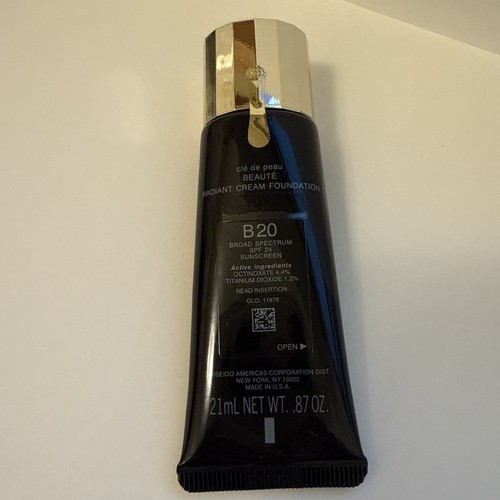 Cle De Peau Beaute Radiant Cream Foundation B20 light medium beige 21ml .87oz - Picture 2 of 5