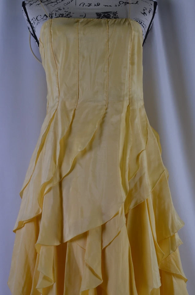 Vestido feminino Brioni com tiras de seda em camadas tamanho 42R Itália amarelo fluxo 6 EUA diversão - Imagem 2 de 4
