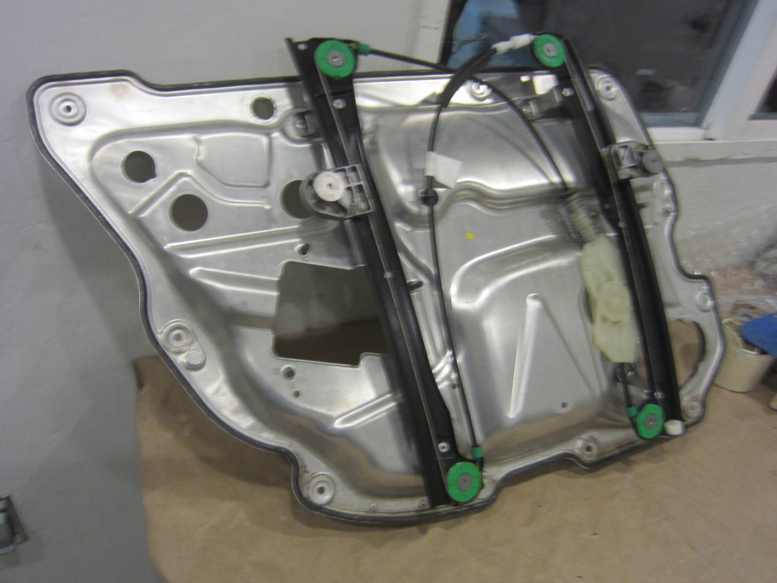 Bentley Continental Flying Spur - RH Rear Door Window Regulator - P/N 3W5867304