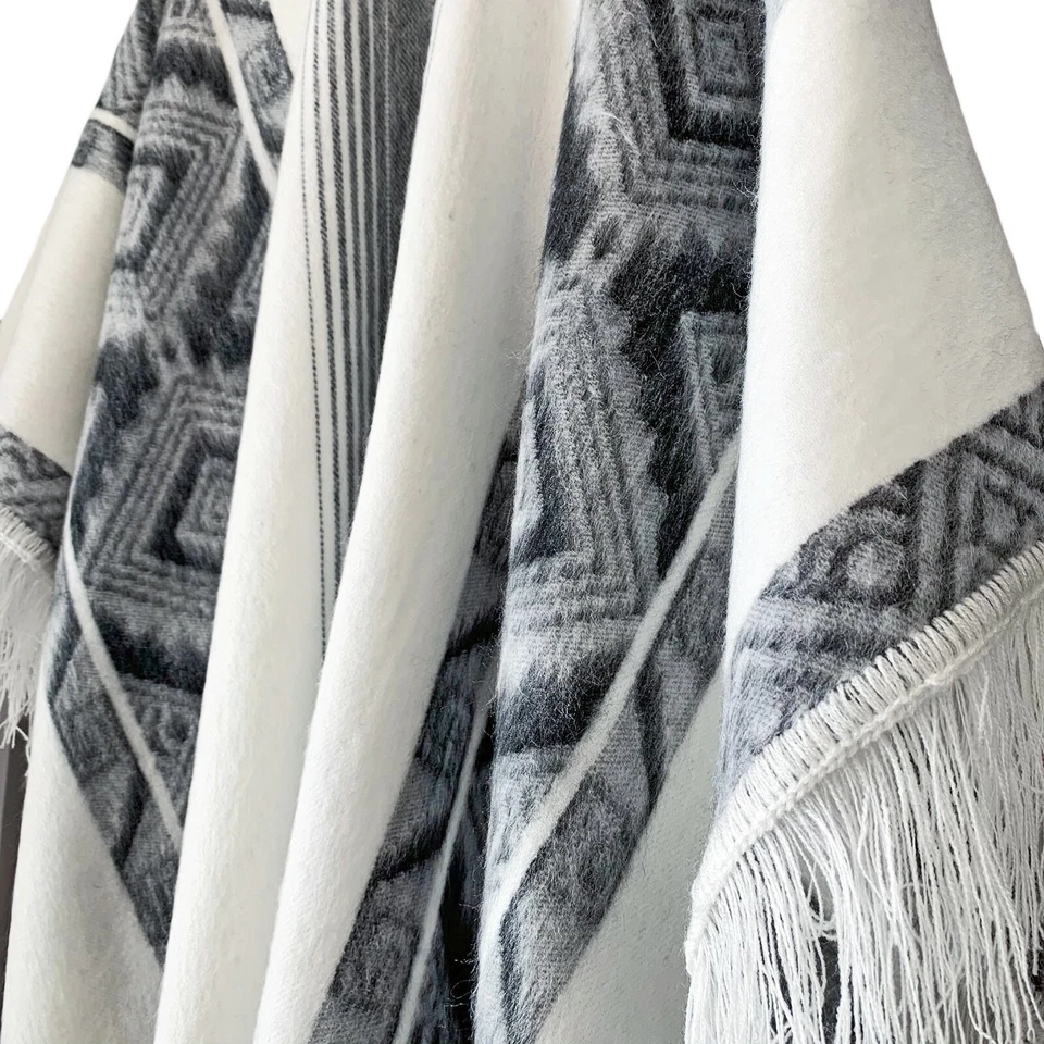 Poncho Pullover Ligero BABY ALPACA Lana Con Capucha Flecos UNISEX Hecho a Mano Foto 4 de 4