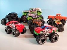 See VIDEO Monster Jam MANIA Zombie Hunter GRAVE DIGGER LOT LOOK