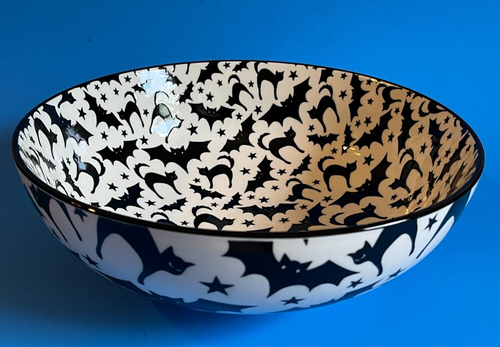 COCO + LOLA PREMIUM COLLECTION ~ CERAMIC HALLOWEEN CAT & BAT SERVING BOWL ~ 10" - Picture 3 of 8