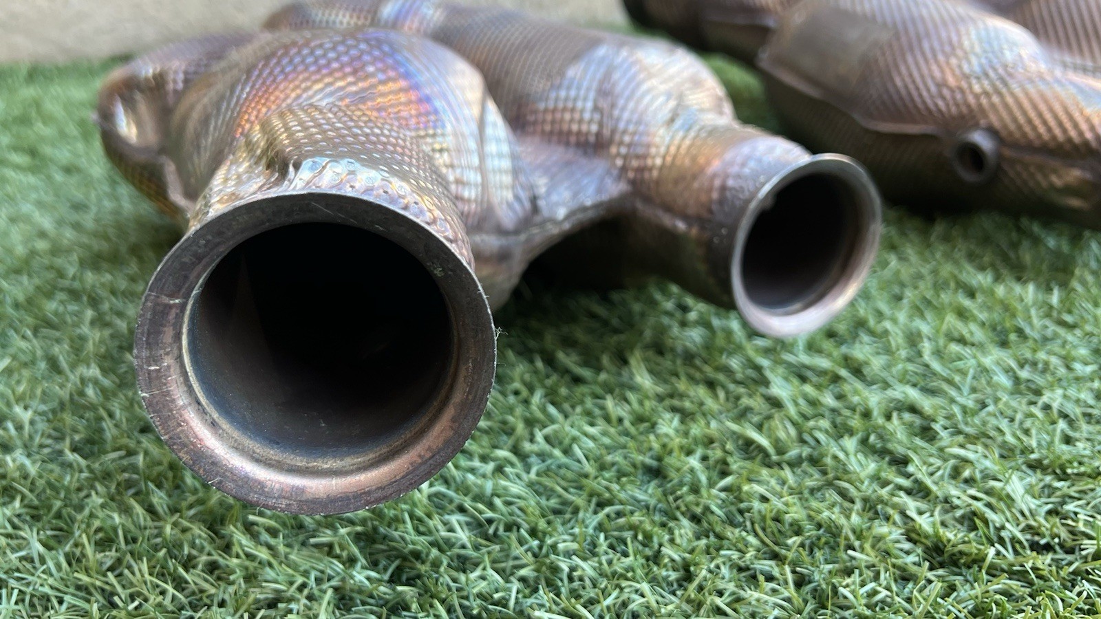 LAMBORGHINI AVENTADOR SVJ EXHAUST MUFFLER 07M131778F 07M131777H SET OEM PAIR
