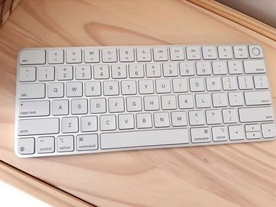 Apple Magic Keyboard with Touch ID A3118 Silver USB C charging