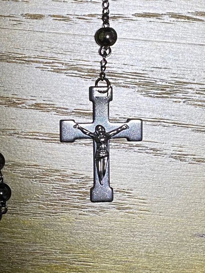 Collar Largo Dolce & Gabbana Rosario Ónix Negro Crucifijo Longitud: 31.5" De Colección Foto 4 de 4