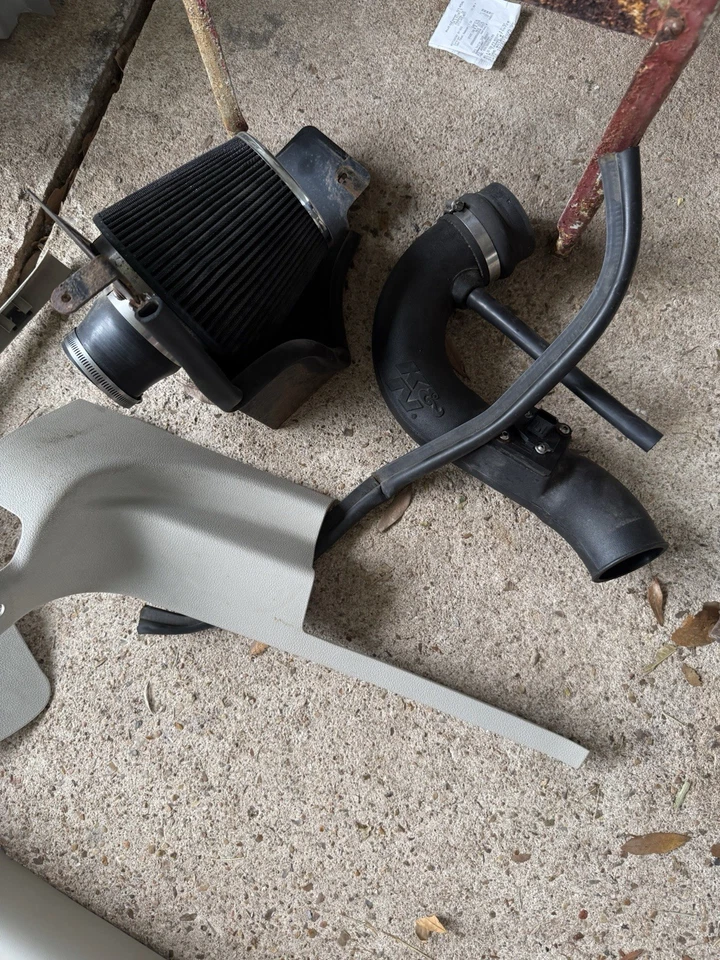 Entrada de ar frio Ford Mustang 2005-2010 - Imagem 2 de 2