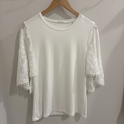 Ellie Tahari Women's White Blouse With Gorgeous Detailed Lace Sleeves Size Med