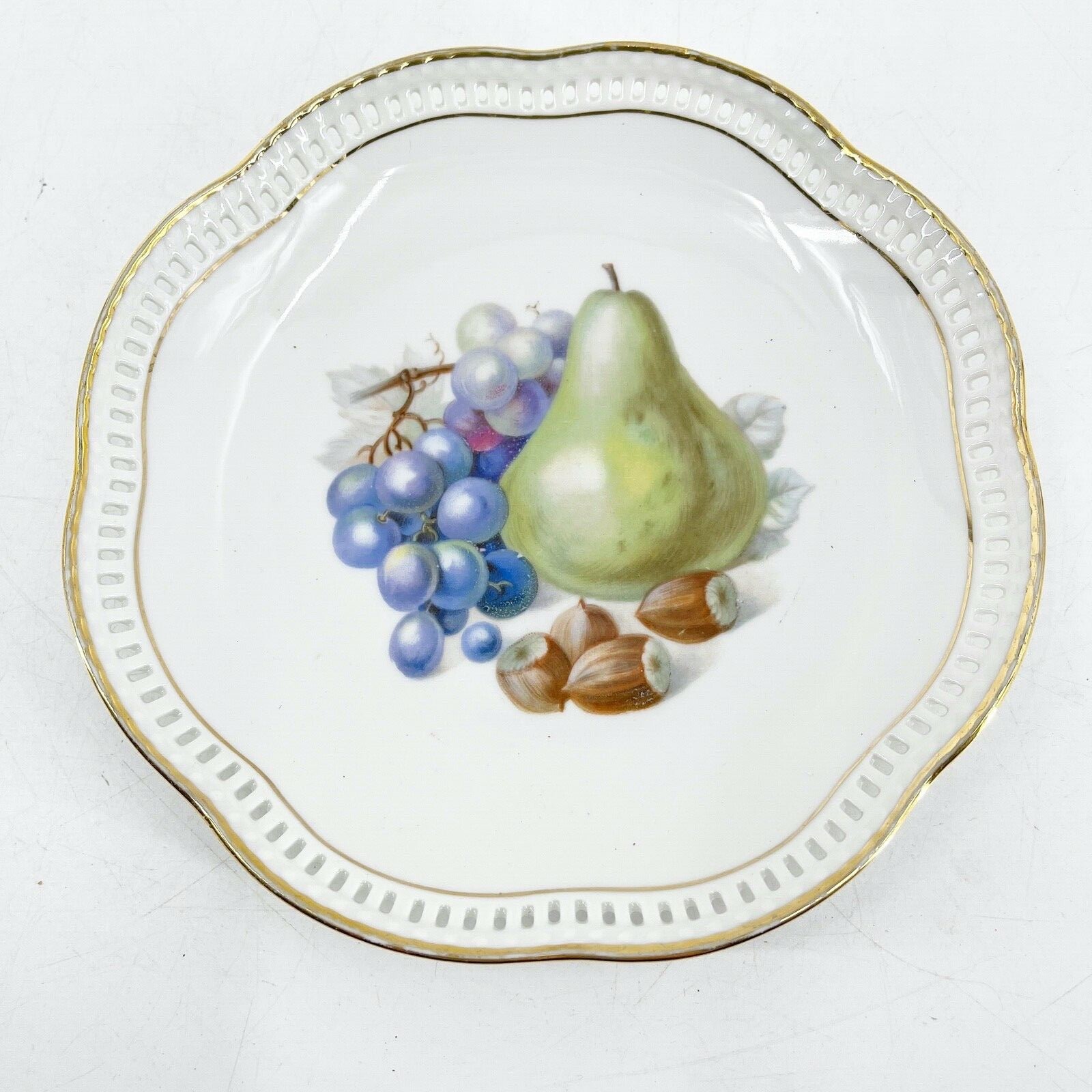 Plato con patrón de fruta SCHUMANN reticulado festoneado borde dorado 7”, Alemania, excelente