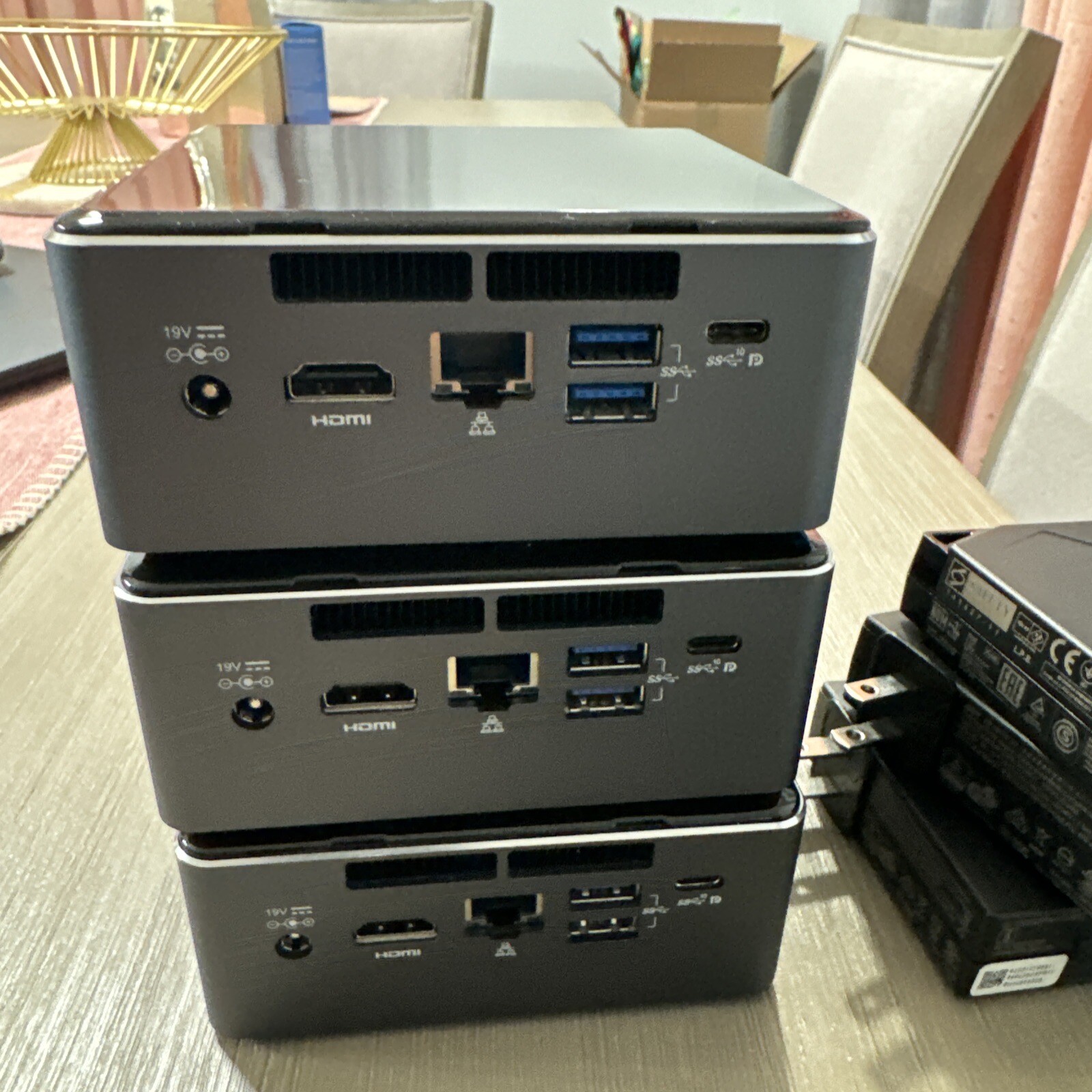 Intel NUC7i3BNH 8GBメモリ 256GB ※Windows無し※ Windowsデスクトップ