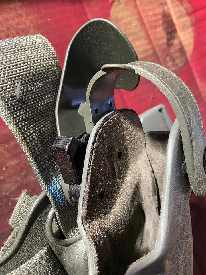 Safariland 6004 SLS STX Green RH Holster CZ 75B - used - Image 3 of 4