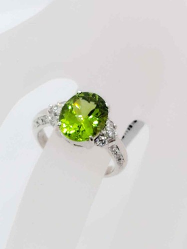 Sparkling Green Oval Shape 3.78CT Peridot With Old Mine Cut CZ Solitaire Ring - Picture 3 of 6