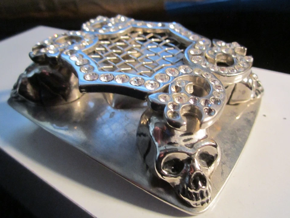 WASHED UP HOLLYWOOD BELT BUCKLE VERY LARGE SKULLS AND CRYSTALS DESIGN - GW-9 - Image 4 of 4
