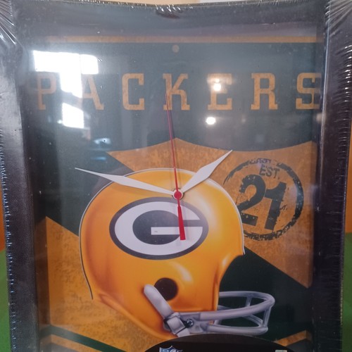 Green Bay Packers High Definition Throwback Wall Clock Wincraft NFL - Picture 2 of 3