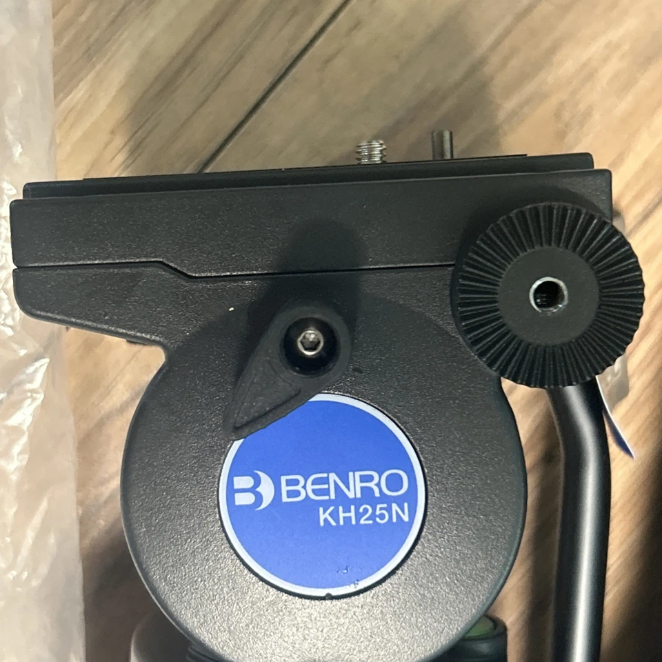 Benro KH25N Video Tripod Kit 11 Lb Load 61 Inch Max Height 11 Lb Load - Image 3 of 4